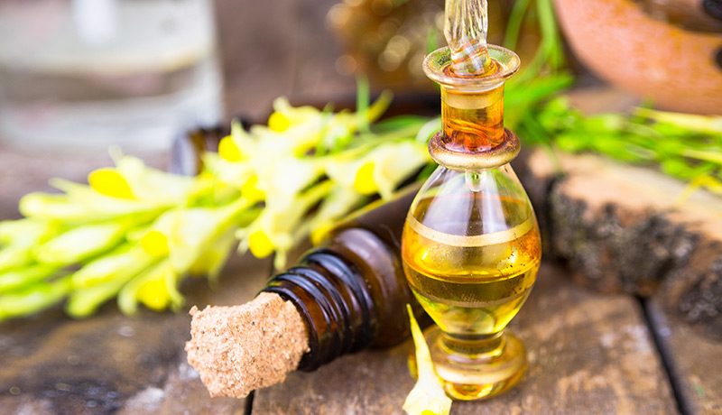 Facial-Oils-AdobeStock-72dpi